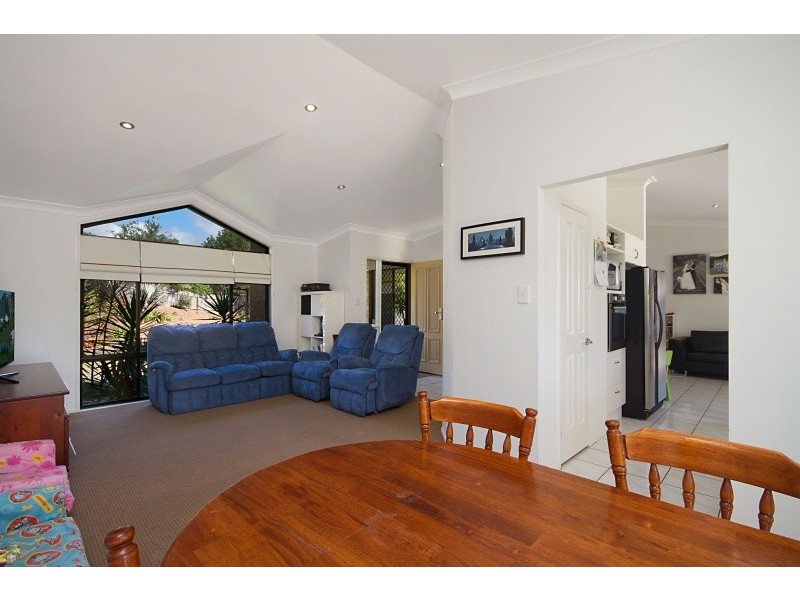 16 Rosslea Ct, Banora Point NSW 2486