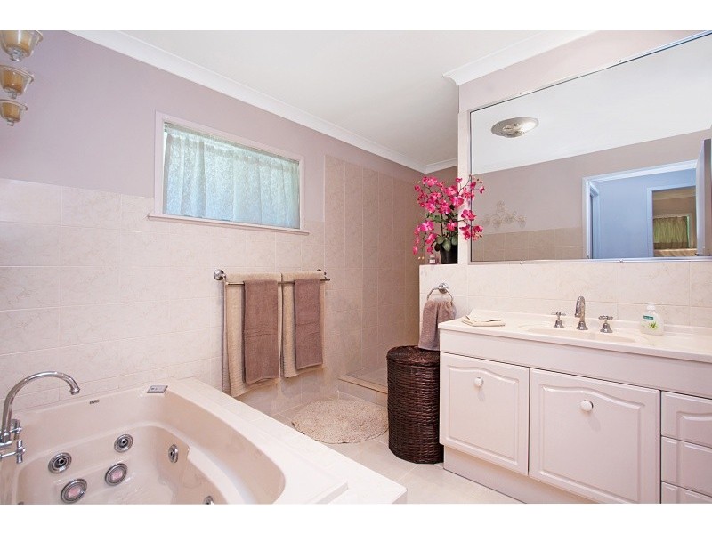 24 Laura Street, Banora Point NSW 2486