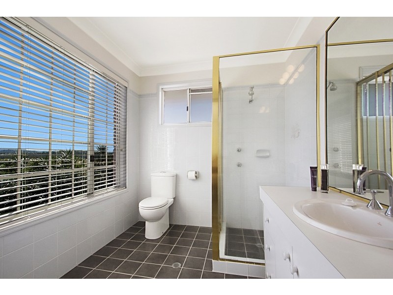 24 St Andrews Way, Banora Point NSW 2486