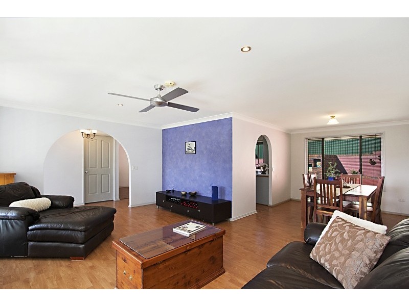 24 St Andrews Way, Banora Point NSW 2486