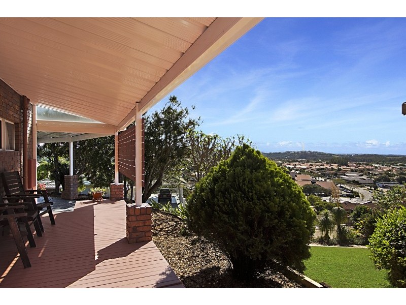 24 St Andrews Way, Banora Point NSW 2486