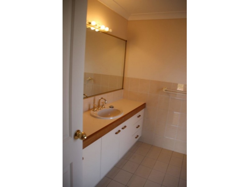 17 Castlecrag Avenue, Banora Point NSW 2486