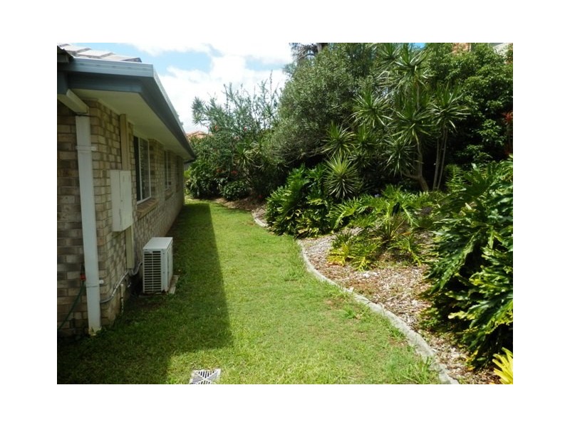 2/21 Lochlomond Drive, Banora Point NSW 2486