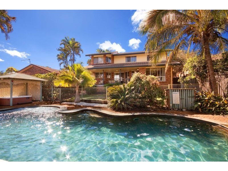 8 Bluegum Blvd, Banora Point NSW 2486