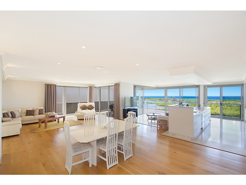 10 Walter Crescent, Banora Point NSW 2486