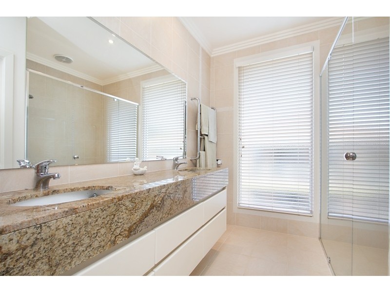 10 Walter Crescent, Banora Point NSW 2486