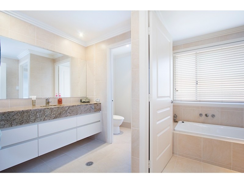 10 Walter Crescent, Banora Point NSW 2486