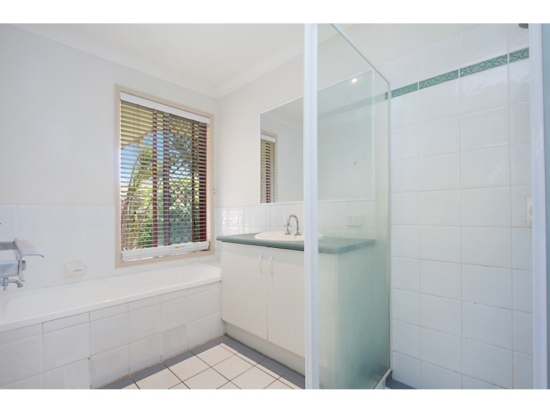 2/51 Kildare Drive, Banora Point NSW 2486