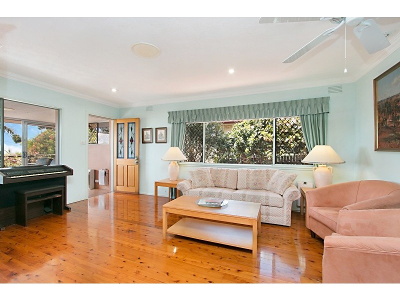 16 Laura Street, Banora Point NSW 2486