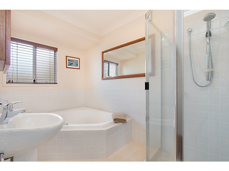 42 Laura Street, Banora Point NSW 2486