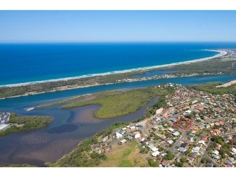 22 Anthony Avenue, Banora Point NSW 2486