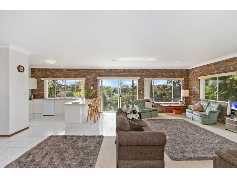 25 Manuka Drive, Banora Point NSW 2486