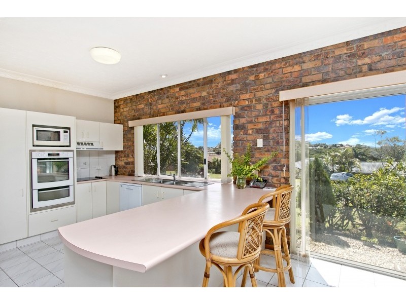 25 Manuka Drive, Banora Point NSW 2486