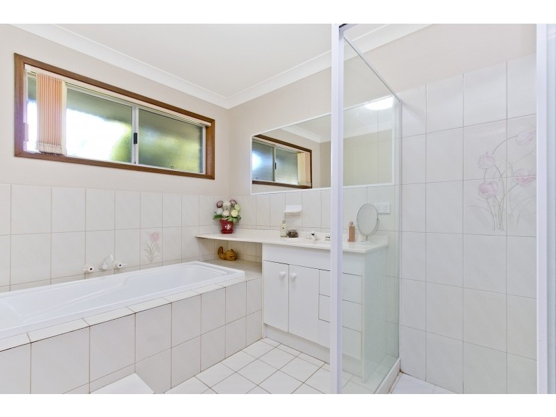 25 Manuka Drive, Banora Point NSW 2486