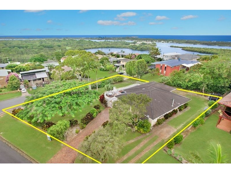 22 Anthony Avenue, Banora Point NSW 2486