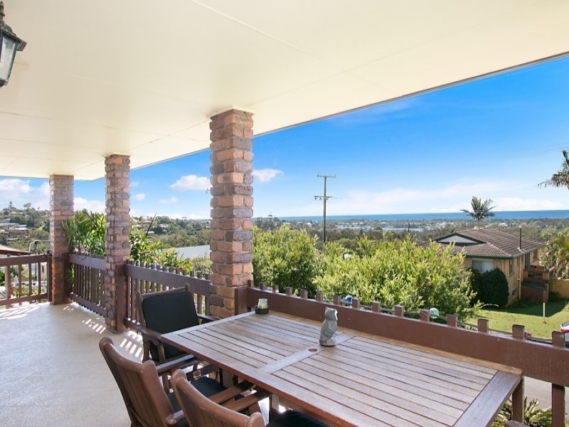 10 Echuca Crescent, Banora Point NSW 2486