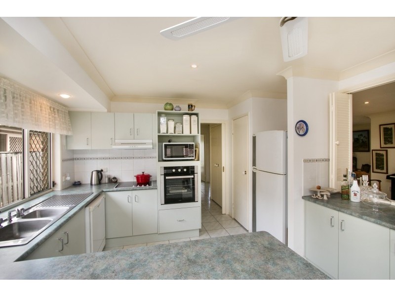 77 Avondale Drive, Banora Point NSW 2486