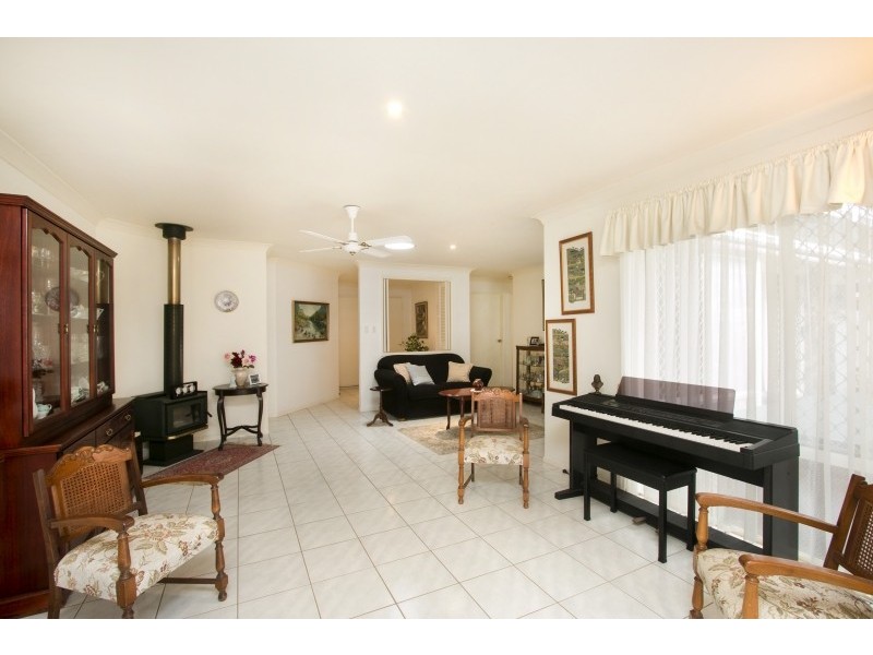 77 Avondale Drive, Banora Point NSW 2486