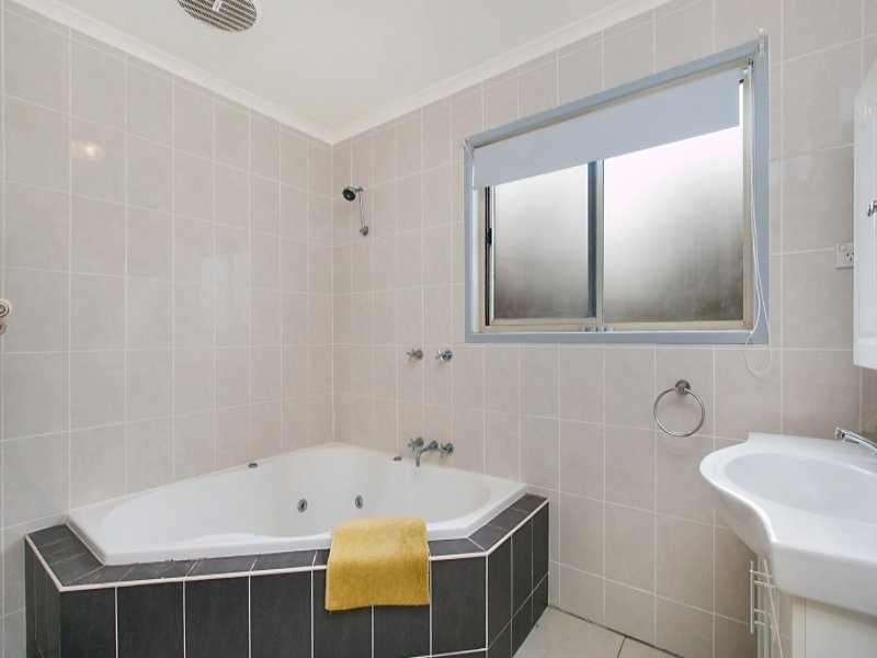 33 Hibiscus Parade, Banora Point NSW 2486