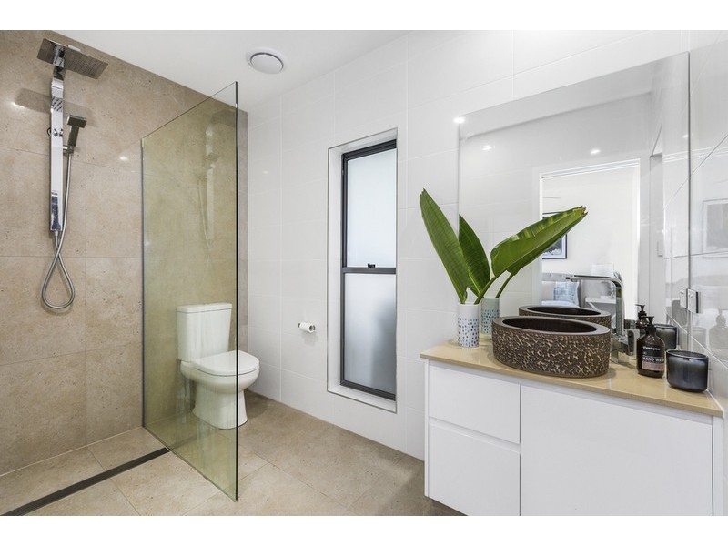 16 Castlecrag Avenue, Banora Point NSW 2486