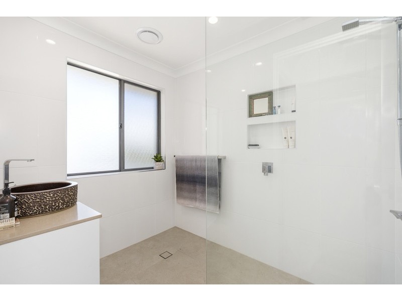16 Castlecrag Avenue, Banora Point NSW 2486