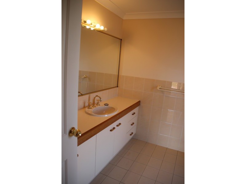 17 Castlecrag Avenue, Banora Point NSW 2486