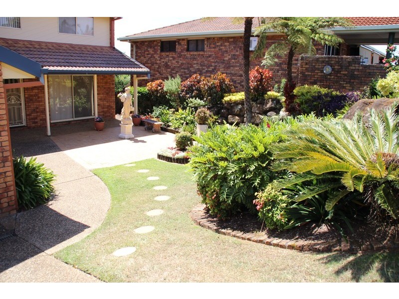 17 Castlecrag Avenue, Banora Point NSW 2486