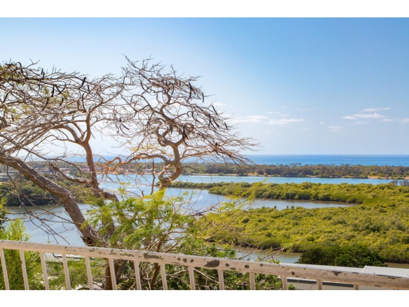 6 Walter Crescent, Banora Point NSW 2486