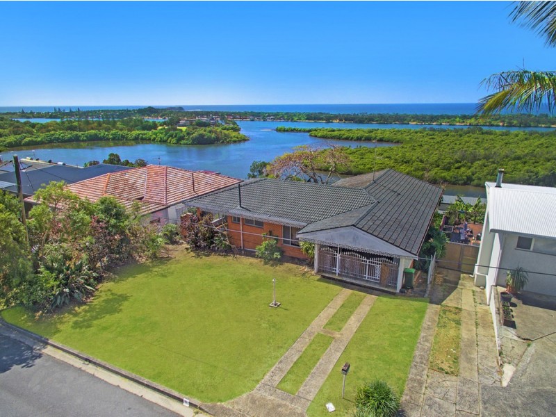 6 Walter Crescent, Banora Point NSW 2486