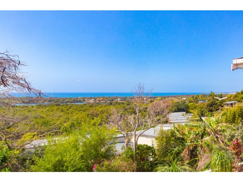 6 Walter Crescent, Banora Point NSW 2486