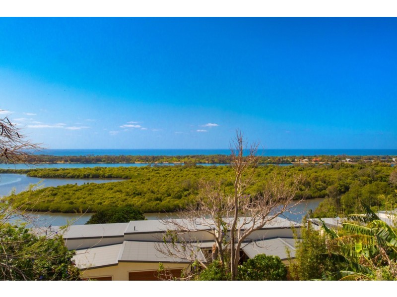 6 Walter Crescent, Banora Point NSW 2486