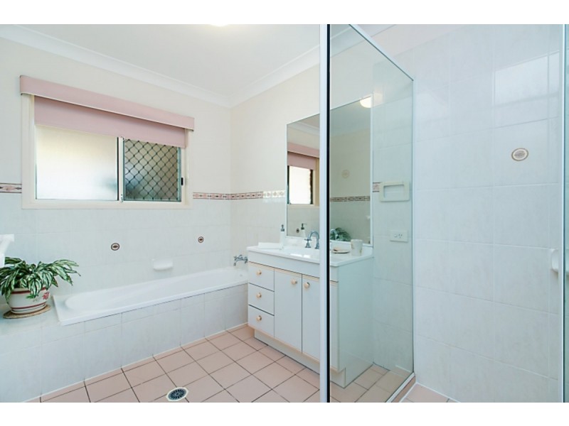 12 Shamrock Avenue, Banora Point NSW 2486