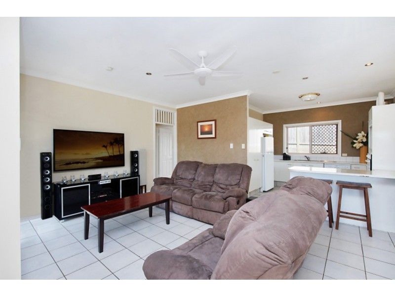 83 Lochlomond Drive, Banora Point NSW 2486