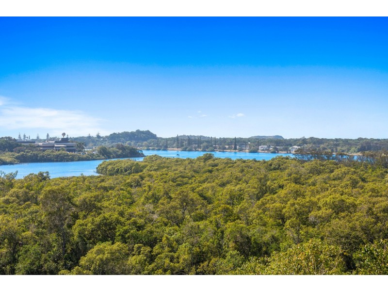 4 Dolphin Place, Banora Point NSW 2486