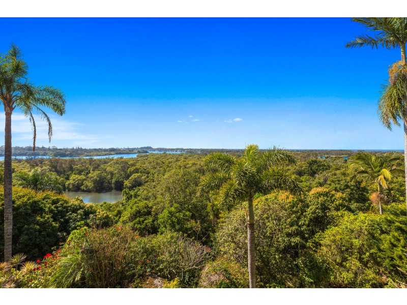 4 Dolphin Place, Banora Point NSW 2486