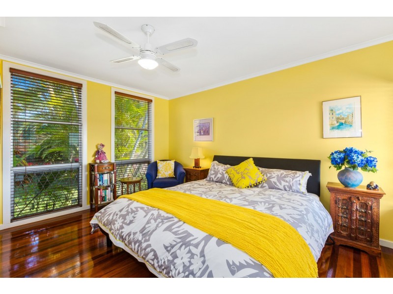 4 Dolphin Place, Banora Point NSW 2486