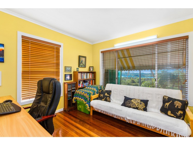 4 Dolphin Place, Banora Point NSW 2486