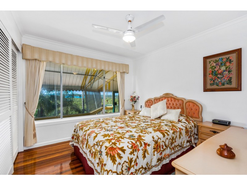 4 Dolphin Place, Banora Point NSW 2486