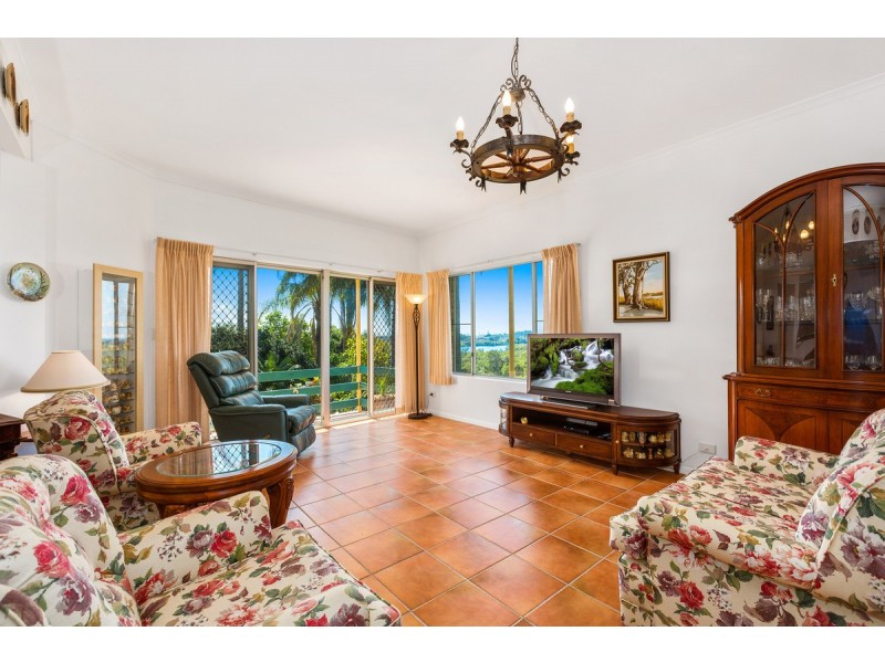 4 Dolphin Place, Banora Point NSW 2486