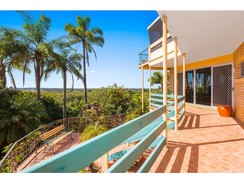 4 Dolphin Place, Banora Point NSW 2486