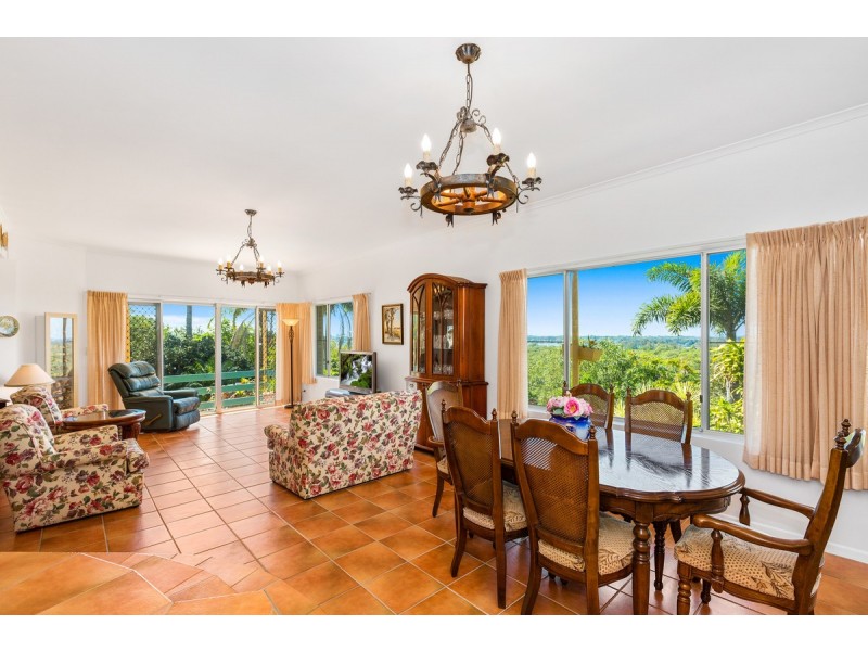 4 Dolphin Place, Banora Point NSW 2486