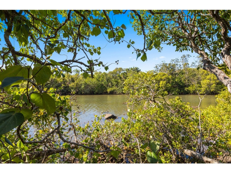 4 Dolphin Place, Banora Point NSW 2486