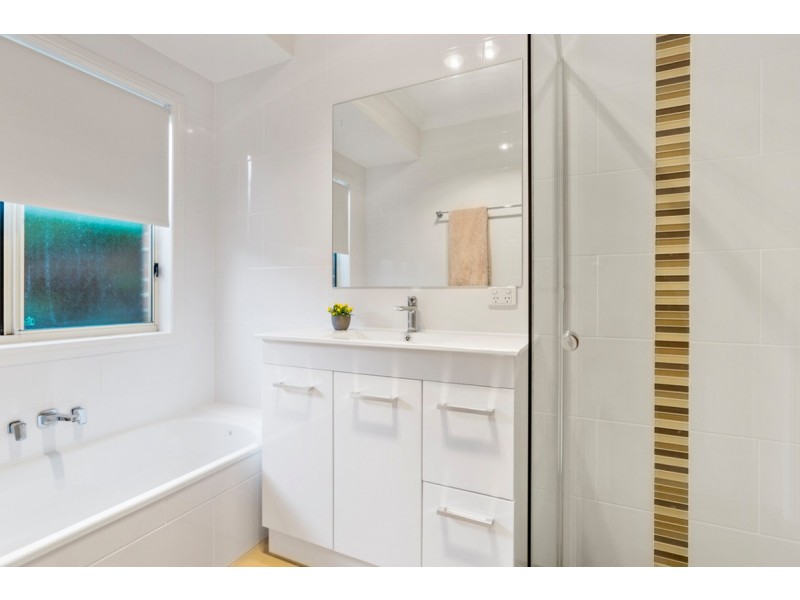 2 Satinash Terrace, Banora Point NSW 2486