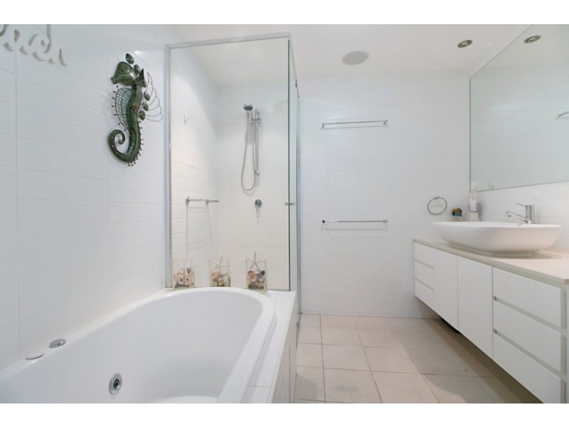 305/2 Creek Street, Coolangatta QLD 4225