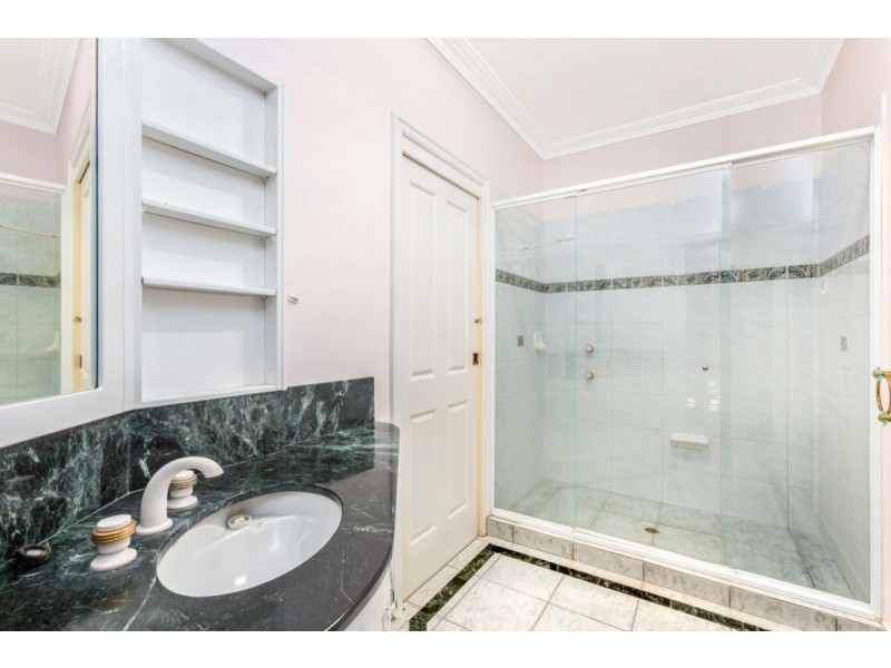 40 Castlecrag Avenue, Banora Point NSW 2486