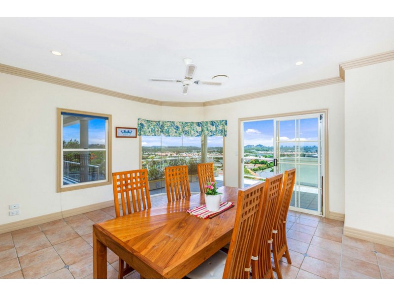 40 Castlecrag Avenue, Banora Point NSW 2486