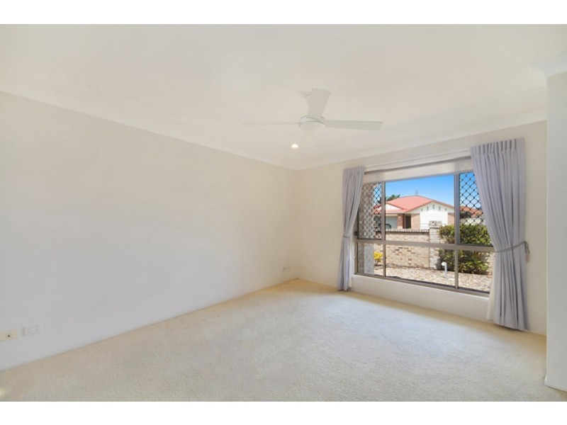 7 Narara Crescent, Banora Point NSW 2486