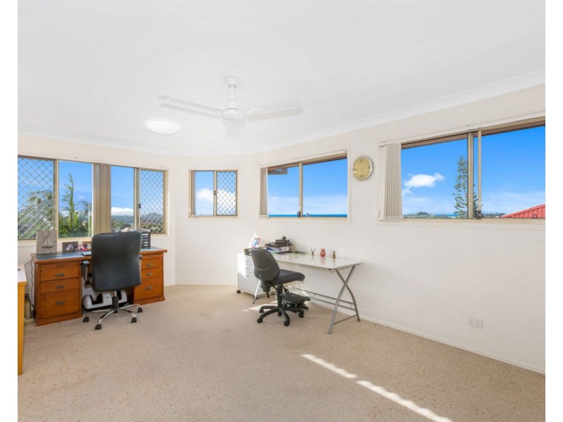 6 Kinross Close, Banora Point NSW 2486