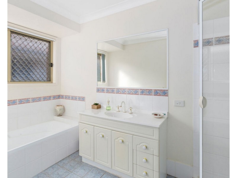 6 Kinross Close, Banora Point NSW 2486