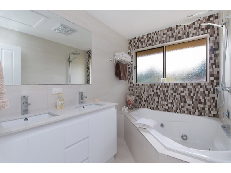 26 Bushland Drive, Banora Point NSW 2486